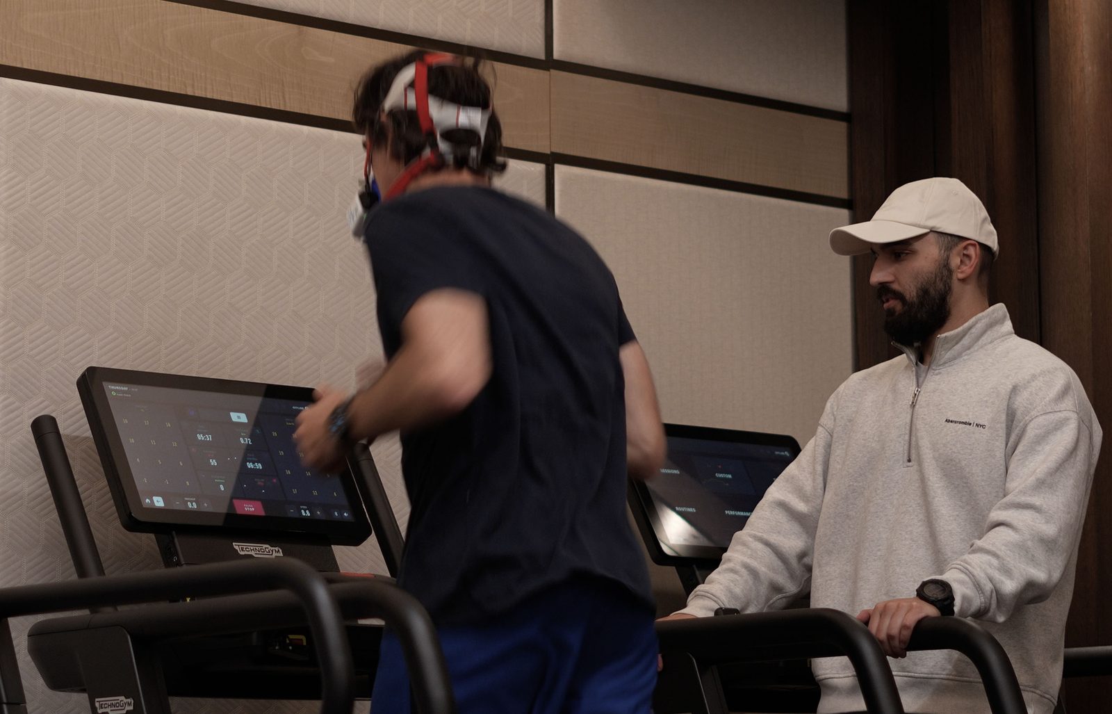 Georgios Kouzoumis coaching a client through a VO₂ max test on the treadmill